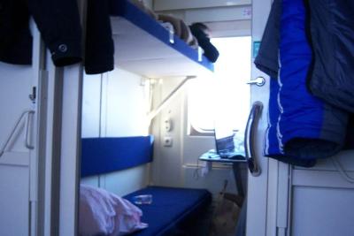 Как я поставила точку в этом вопросе: соседка с верхней полки требовала, чтобы я освободила место для её сумок под нижней - моей