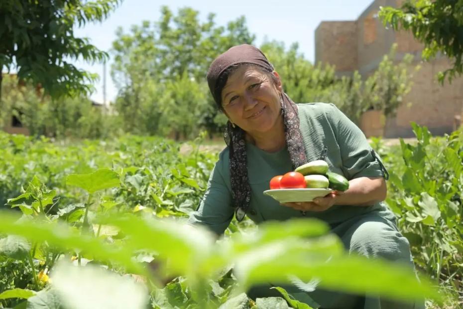 Спросила пожилую узбечку, хватает ли ей пенсии 10 000 рублей? Когда узнала, откуда у нее деньги - расстроилась, ведь у нас такого нет