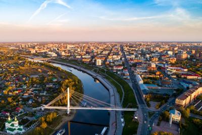 Россияне массово переезжают в этот провинциальный городок: зарплаты почти как в Москве, а жилье дешевое