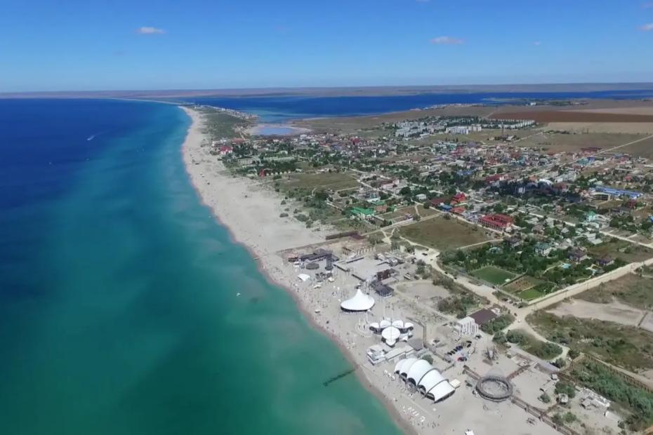 Идеальный курортный поселок в Крыму - чистейшее море и длинные пляжи. Место подойдет всем