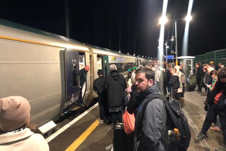 &laquo;Драки здесь - дело привычное&raquo;. Назван самый ужасный поезд РЖД - ехать на нем, себе дороже