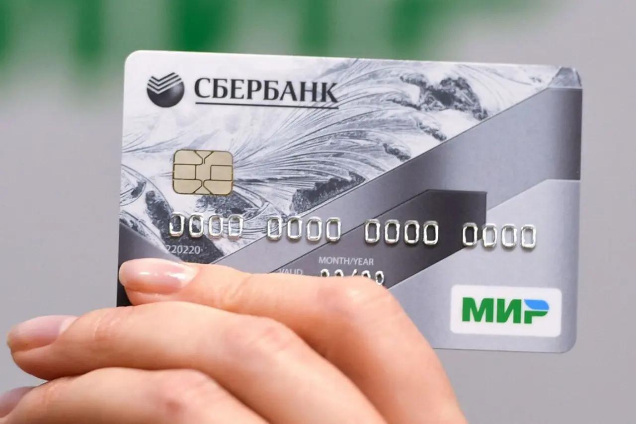 Популярный  банк вводит новые правила для пенсионеров, получающих деньги на карту: как раньше больше не будет