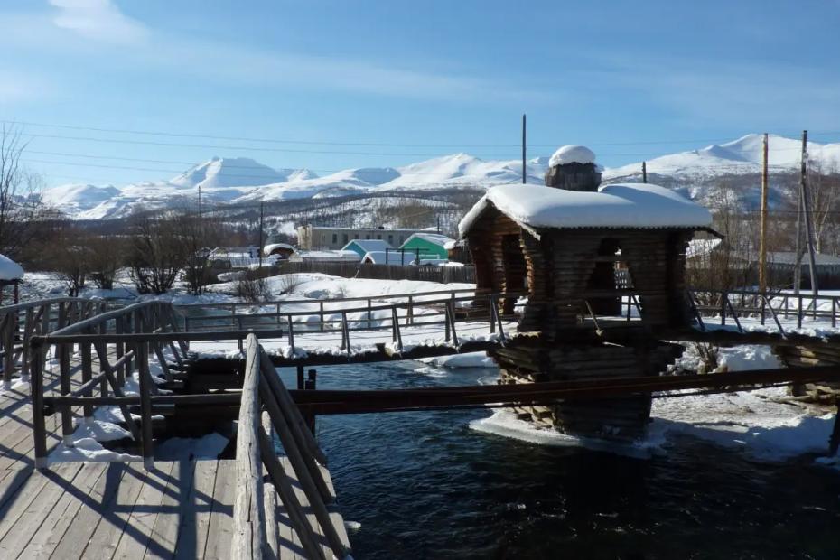 Нашел село внутри вулкана, где люди отапливают дома горячей минералкой: зима мягкая, цены высокие, люди - добрые