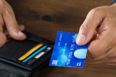 &laquo;Нужно будет вернуть&raquo;: что ждет тех, кто получает пенсию на банковскую карту