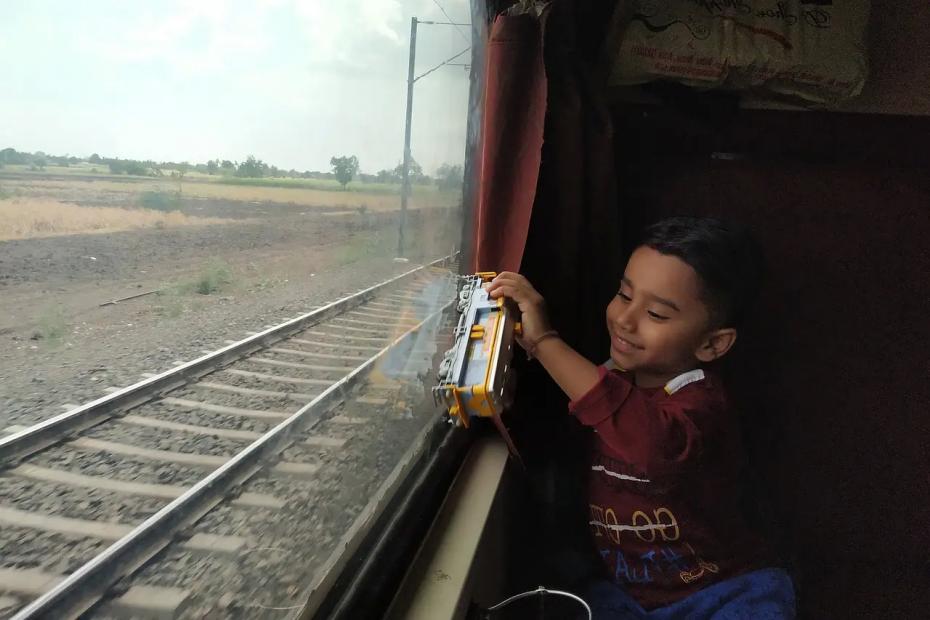 «Освободи место, иначе пожалуюсь маме!» - как маленький мальчик яже-матери терроризировал целый вагон