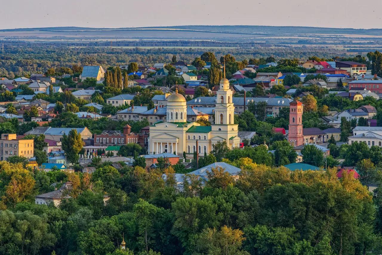 Дома-амфитеатры, лодки вместо машин и трубы на крышах: почему 10 часов в Вольске вам точно не хватит