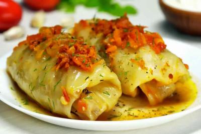 Капусту для голубцов больше не варю: рецепт маринованных листьев в банках