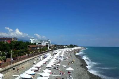 Поселились в Адлере за 2800 рублей в день - и нам напоминали, что уже стоит поменять полотенца: правдивый рассказ отдыхающих