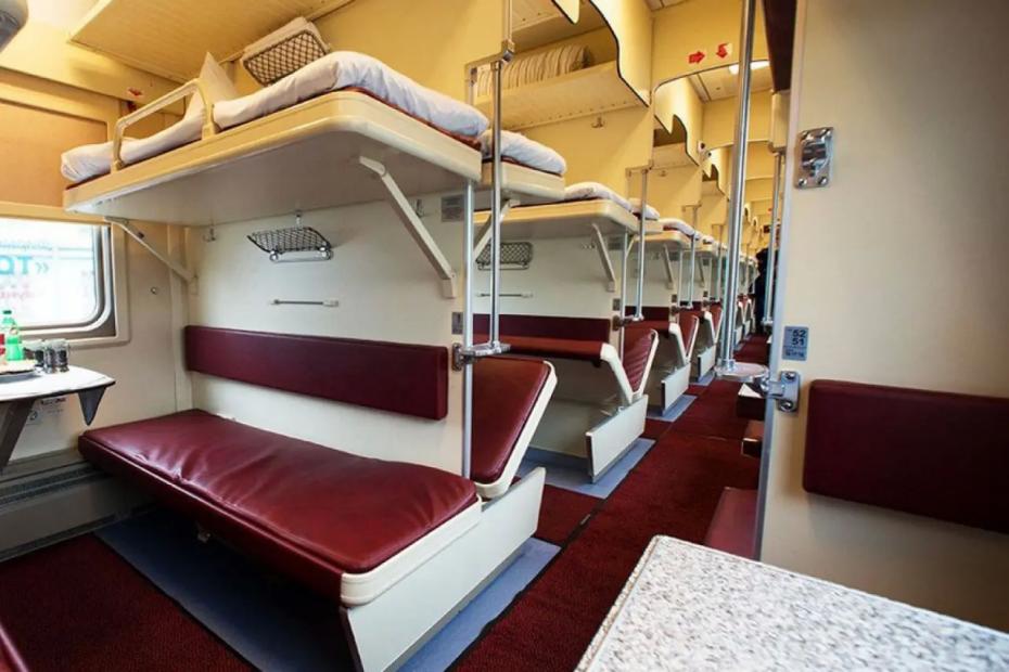 «Стыдно должно быть!»: в плацкартном вагоне вспыхнул конфликт из-за самовольно занятых мест. Хозяев еще и унизили