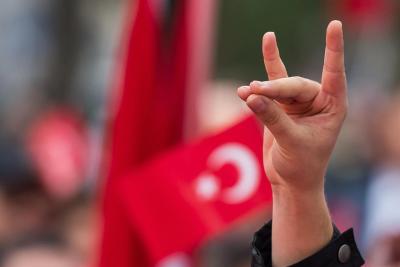 7 привычных нам жестов, которые могут испортить отпуск: никогда не показывайте их за границей - вот что они значат в разных странах