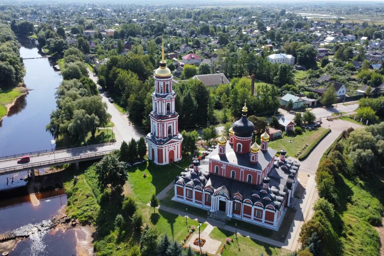 Старинный город-курорт, здесь дача Достоевского и целебные минеральные источники: красиво, а туристов совсем нет