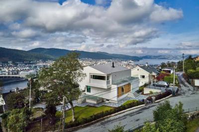 Как сделать пол теплым без отопления - помогает даже в лютые морозы: в Норвегии так делают уже 10 лет, а мы еще мучаемся