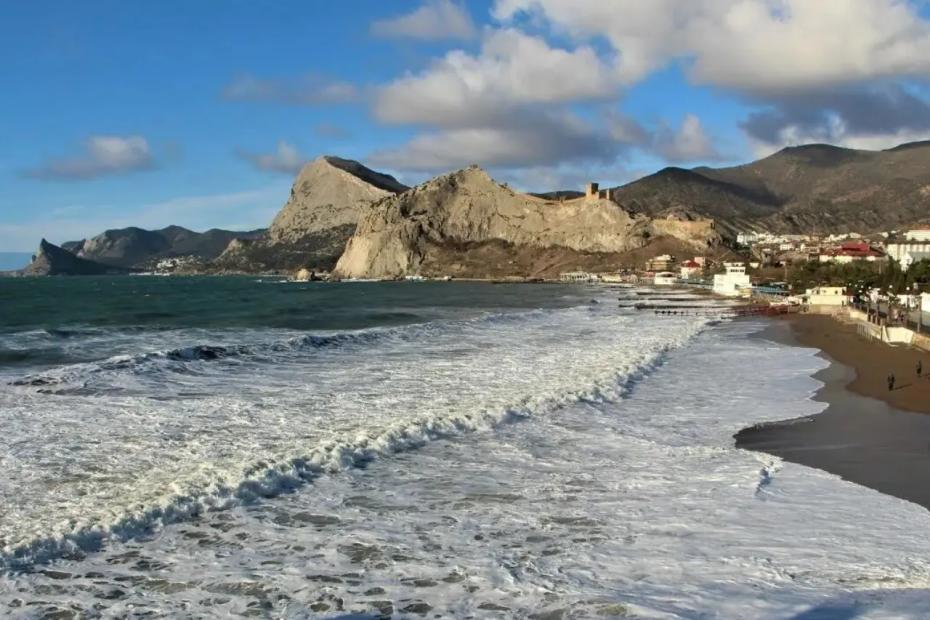 Туристы боятся ехать, а местные бегут: честный отзыв о курорте, который звучит из каждой щели