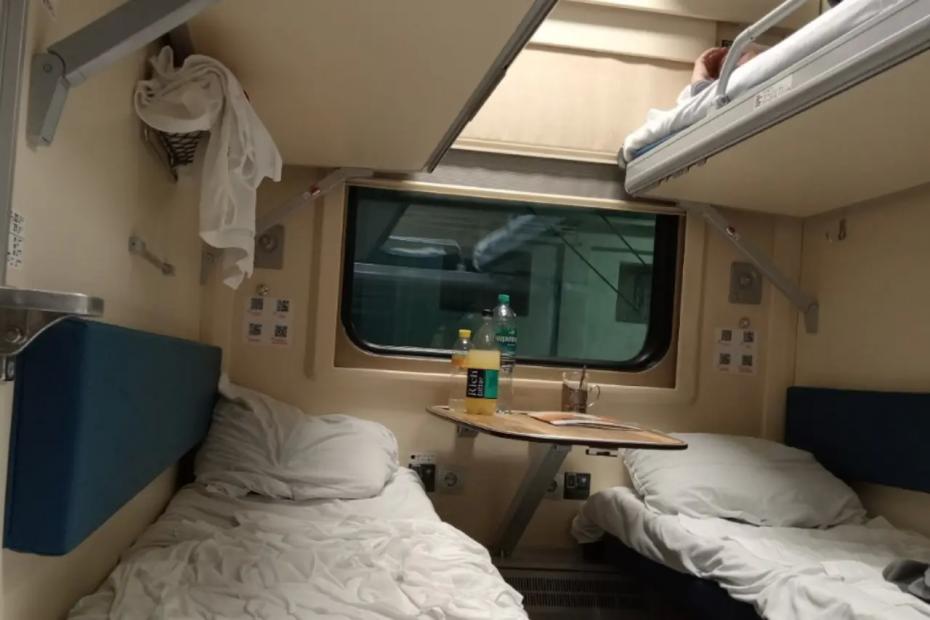 Мамочки вышли на новый уровень наглости: женщина с ребенком попросилась в туалет без очереди - выходить отказывалась