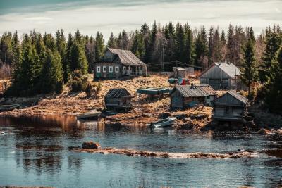 Русская деревня на море с 5 жителями: деревенский быт, от которого мы, городские, обомлели - там действуют свои негласные правила