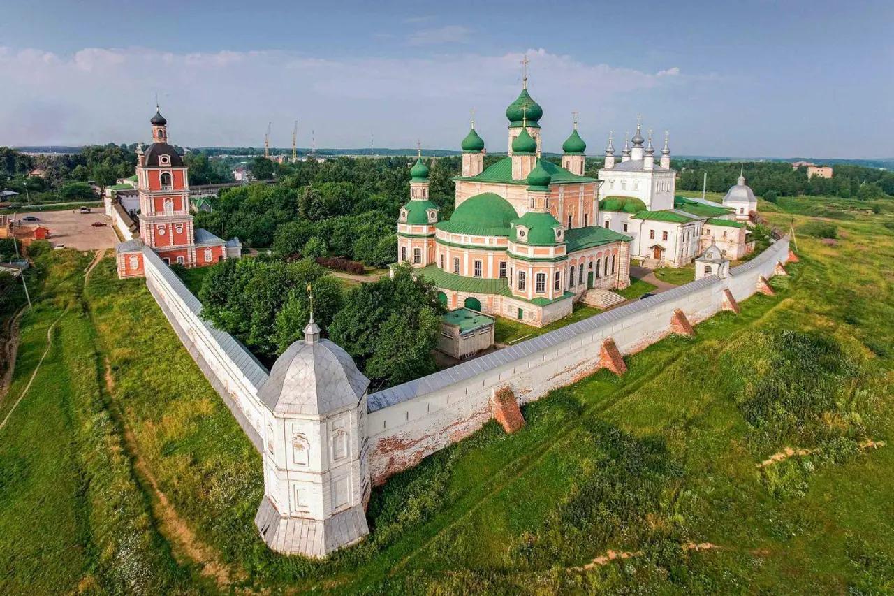 Чистейшая природа, спокойствие и доступные цены: 7 городов России, где на пенсию можно жить по-царски