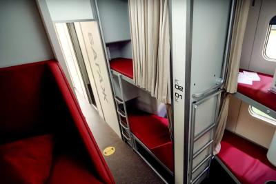 Ни плацкарта, ни купе: РЖД представила новый тип вагонов - как теперь будем ездить