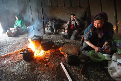 Меняются жёнами по дружбе: обычаи северного народа, которые у них считаются нормой - а для нас это дикость