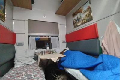 В РЖД убрали верхние полки в плацкарте: что получили вместо них пассажиры и сколько придется за это заплатить