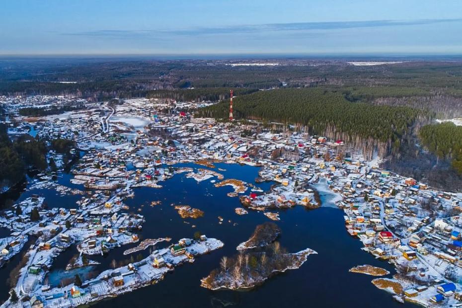 Живут как в Венеции, только дома ниже и мостов не так много: что это за уральская &laquo;Русская Венеция&raquo; и как там живут люди