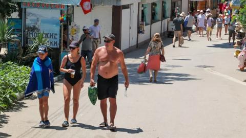 Убегали &laquo;сверкая пятками&raquo; из Абхазии. Популярный курорт, где со времен СССР мало что изменилось, а людям это не нравится