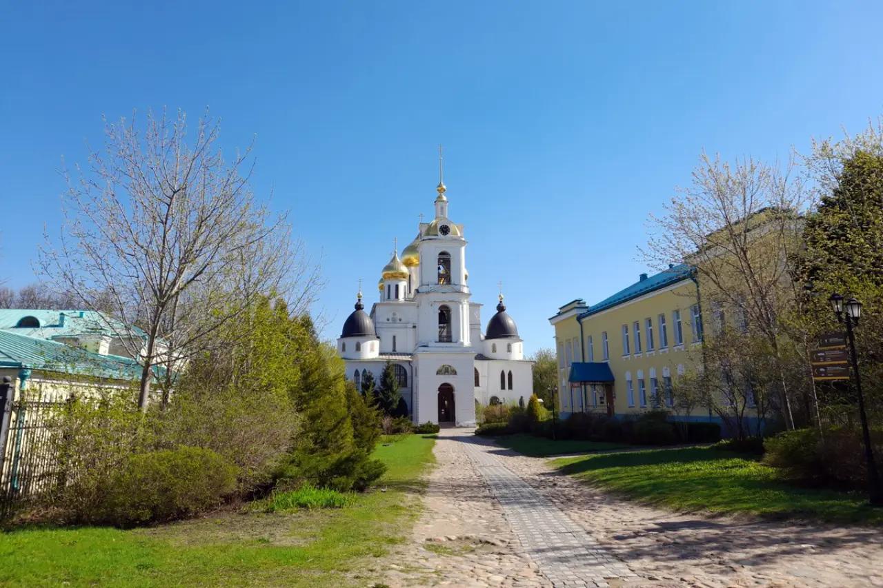Город, основанный в 1117 году: Боровицкие башни и родина ярославских князей - что здесь посмотреть