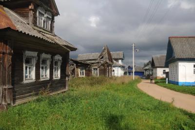 Добраться можно только по воде: как выглядят будни в забытой деревне, где время остановилось навсегда