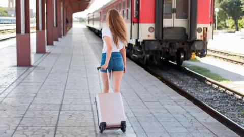 Выгонят из вагона вместе с вещами: в РЖД отменяют действие уже купленных билетов