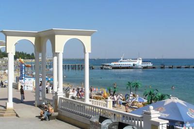 Переехать на пенсии на юг: 3 города в Крыму для жизни, где хочется остаться навсегда - чистое море, доступное жилье и развитая медицина