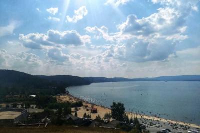 На наш Юг больше ни ногой, нашли место лучше: вода теплая, не хамят и в 2 раза дешевле, чем в Абхазии