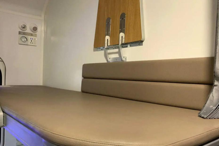 К столику в плацкарте больше не пустят - в новых вагонах их будут делать совсем по-другому