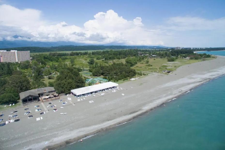 Мы же с севера, нам нормально: честный отзыв о санатории в Абхазии - что ждало русских путешественников