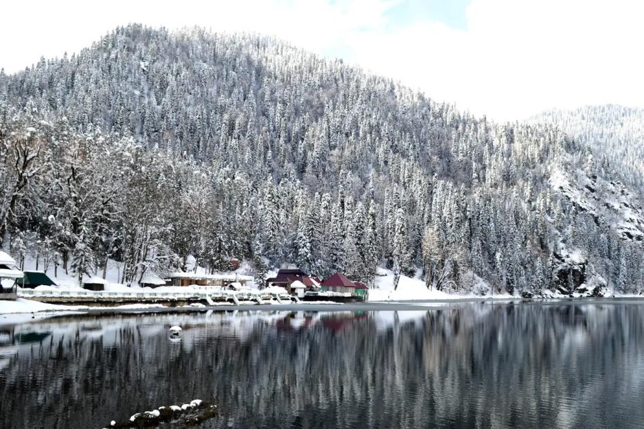 Курорт с душком: почему отдыхающие бегут оттуда, а местные давно собрали чемоданы и не вспоминают