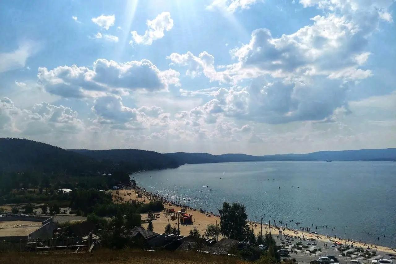 На наш Юг больше ни ногой, нашли место лучше: вода теплая, не хамят и в 2 раза дешевле, чем в Абхазии