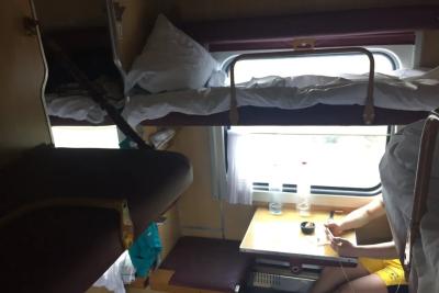 В поезде всегда беру места у туалета - и вот почему