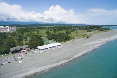 Мы же с севера, нам нормально: честный отзыв о санатории в Абхазии - что ждало русских путешественников