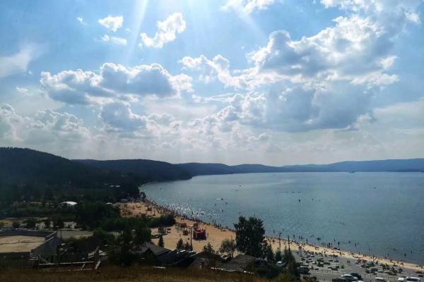 В Абхазию больше ни ногой - нашел место получше: теплая вода, нет хамства и в 2 раза дешевле