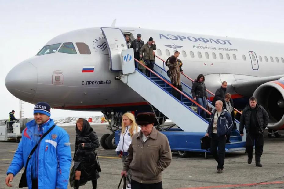 Топливный сбор в апреле взлетел: почему авиакомпании стали повышать цены и что делать российским туристам?