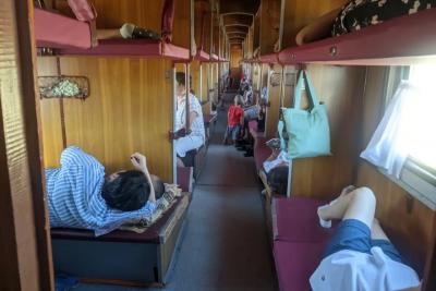 Борьба за нижнюю полку в поезде: рассказы о дерзких попутчиках, бабушках, конфликтах и непредсказуемых финалах