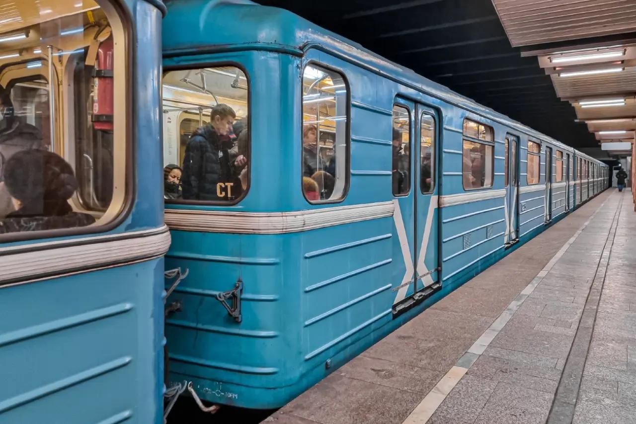 Почему длина вагонов метро 19 метров - запомните раз и навсегда