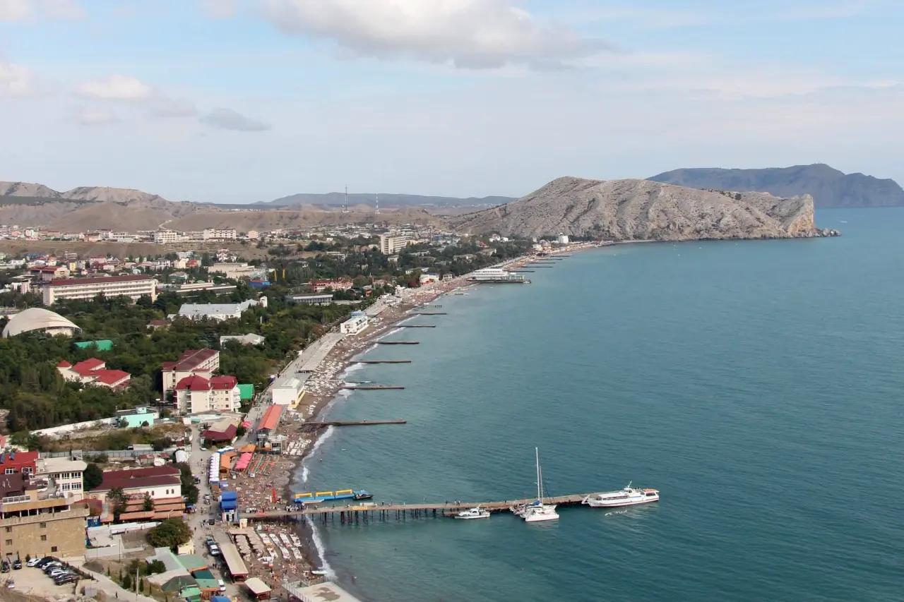 Ялта и Судак в прошлом - в Крыму есть затерянный уголок, где песок как золото, а море - парное молоко