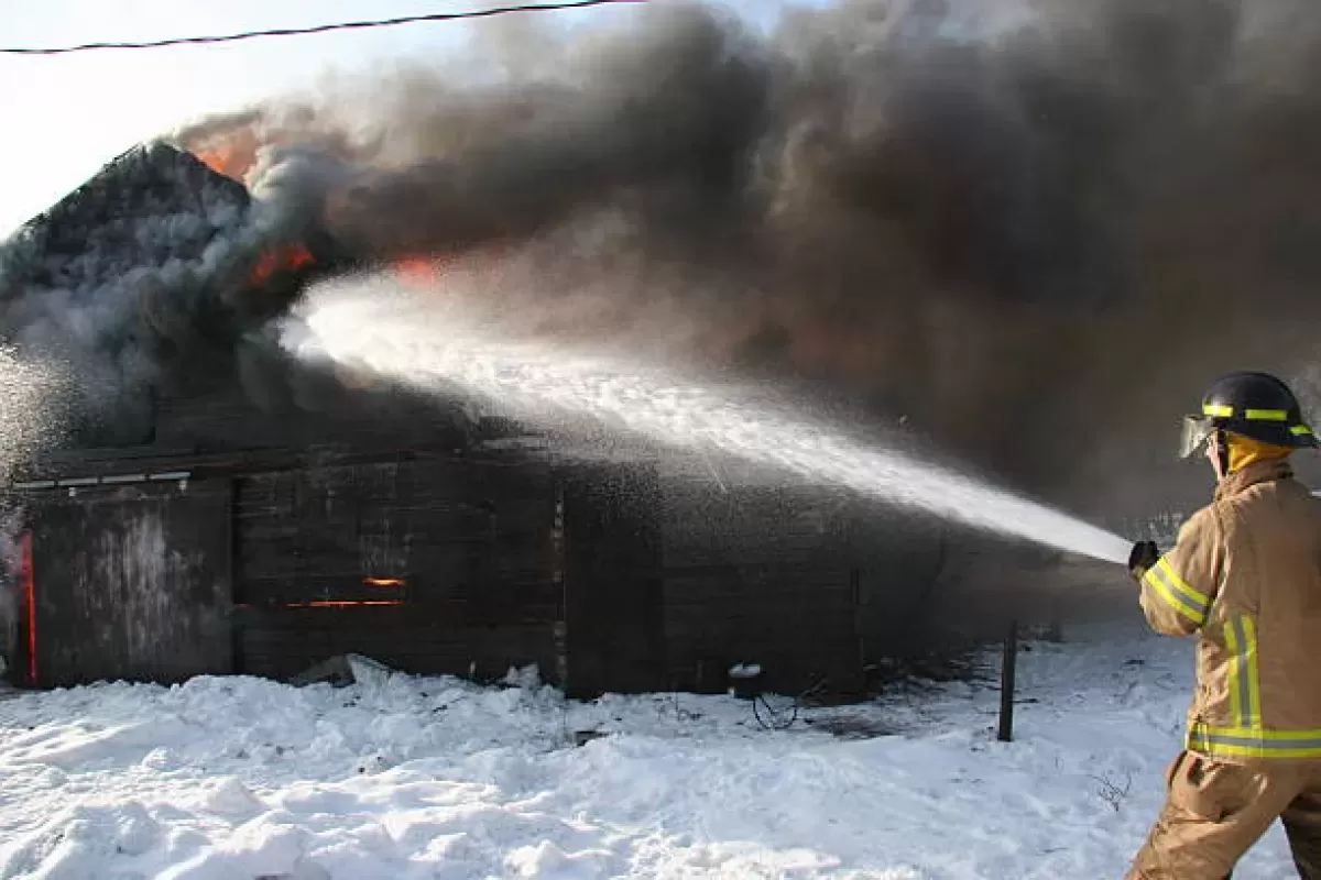 В Самаре утром 17 февраля загорелся жилом дом