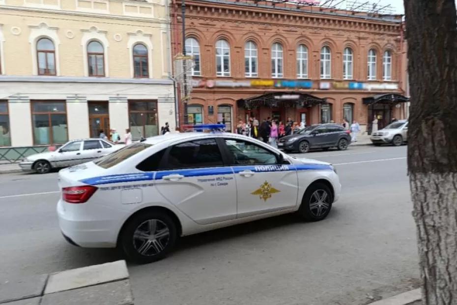 В Самаре правоохранители нашли водителя иномарки со «шторками» на номерах