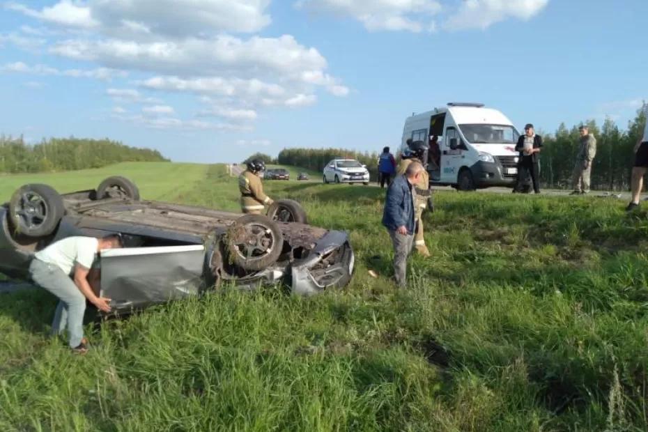 В Самарской области 24 августа на трассе «Лада» улетела в кювет и перевернулась