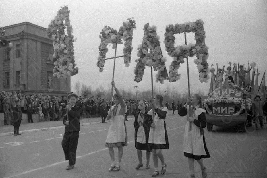 Веселье по полной программе: как в Советском союзе праздновали День международной солидарности трудящихся Веселье по полной программе: как в Советском союзе праздновали День международной солидарности трудящихся