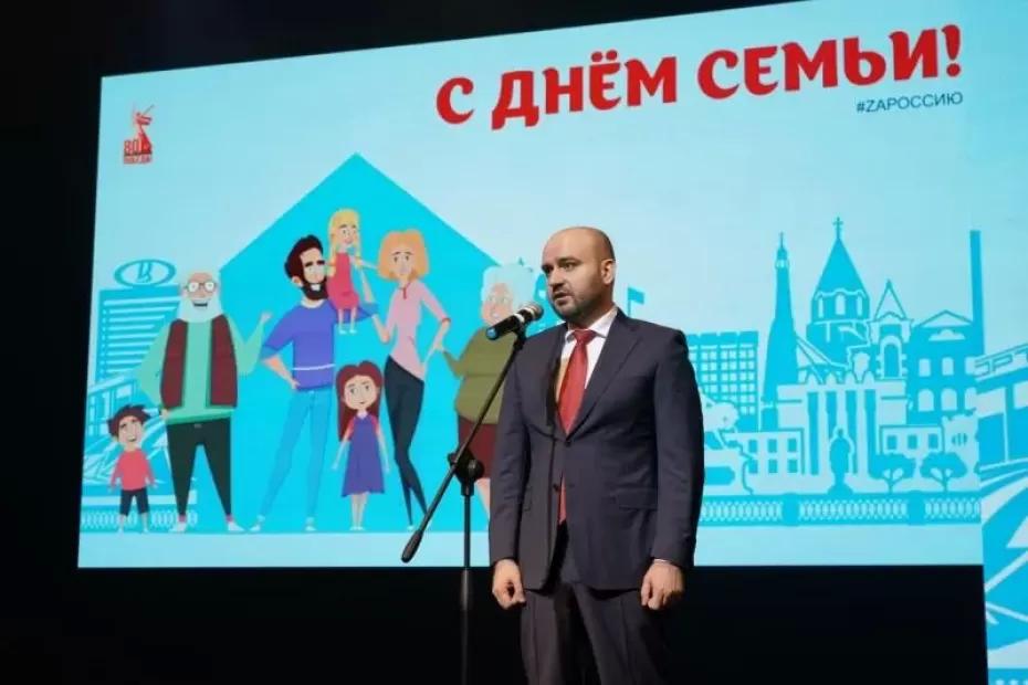 В Самарской области наградили многодетные семьи В Самарской области наградили многодетные семьи