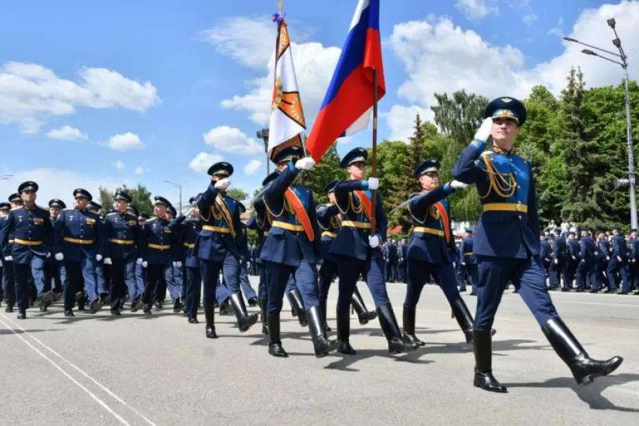 Космонавты поздравили Сызранское высшее военное авиационное училище с 85-летием Космонавты поздравили Сызранское высшее военное авиационное училище с 85-летием