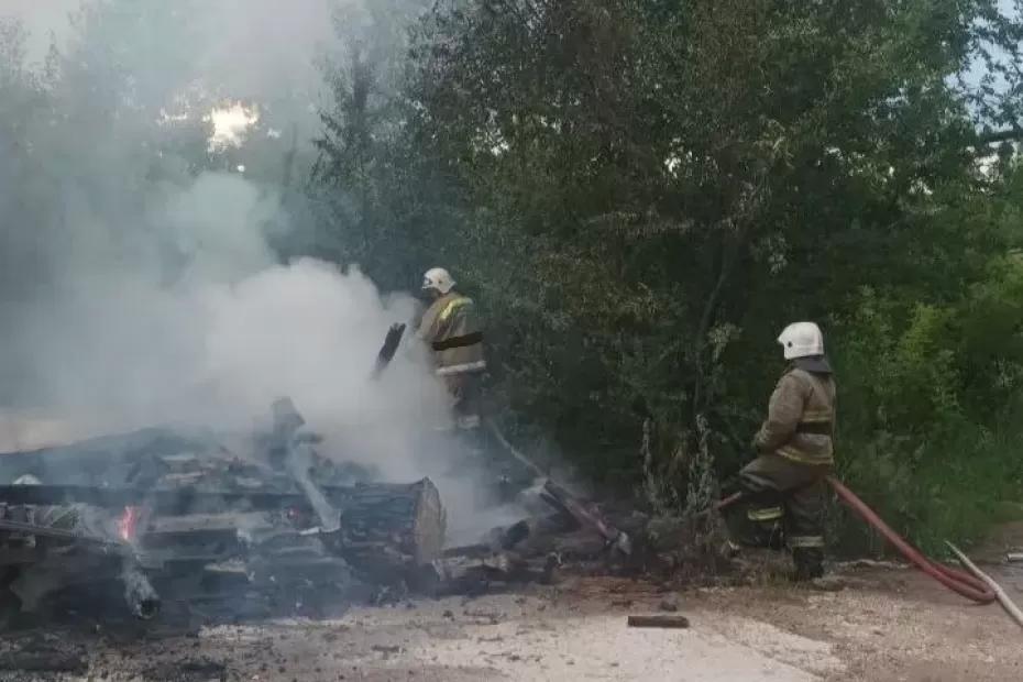 Пожар в Волжском тушили около двух часов Пожар в Волжском тушили около двух часов