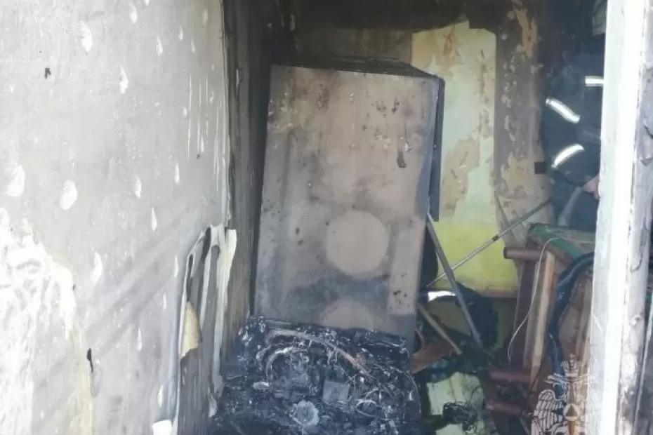 В Самаре из-за пожара в пятиэтажке пострадали ребенок и пенсионерка В Самаре из-за пожара в пятиэтажке пострадали ребенок и пенсионерка
