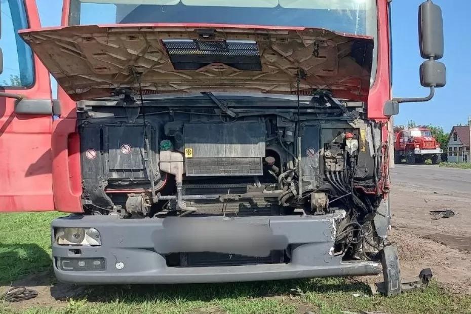 В Самарской области утром 18 июля на трассе столкнулись большегруз MAN и «Приора» В Самарской области утром 18 июля на трассе столкнулись большегруз MAN и «Приора»